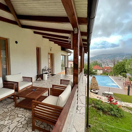 Exclusive Bistrik ヴィラ *